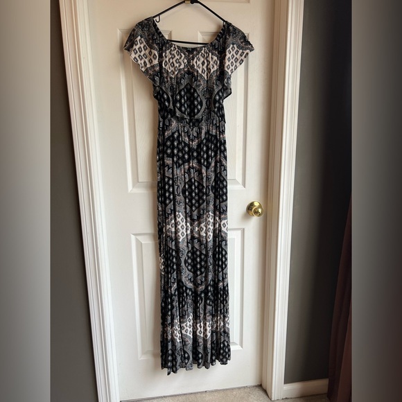 Patterned Maxi Dress (Black/Grey/White) - Picture 1 of 5